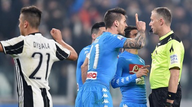 La precisazione del Napoli: «Vergognose le decisioni, non l'arbitro»