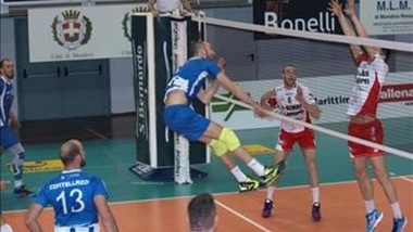 Volley: A2 Maschile Pool Promozione, Mondovì vince la battaglia con Santa Croce