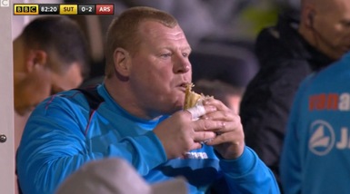 Vi ricordate Wayne Shaw? Adesso i panini li vende