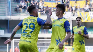 Il Chievo travolge l'Empoli: 4-0 al Bentegodi