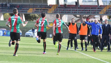Serie B, Ternana-Trapani 2-1: Liverani inizia con la doppietta di Di Noia