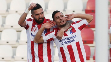 Calciomercato Vicenza, Orlando rinnova per altri 4 anni