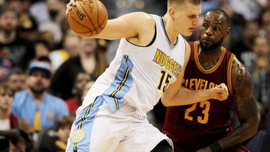 Jokic regola Cleveland, Belinelli lancia Charlotte