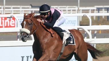 Priore Philip saluta le corse