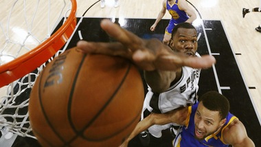 Curry sbanca San Antonio, Warriors padroni della Western