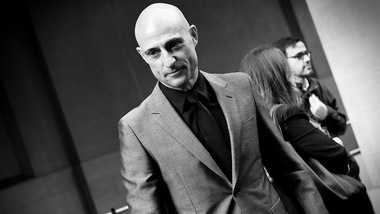 Mark Strong protagonista della serie tv Deep State