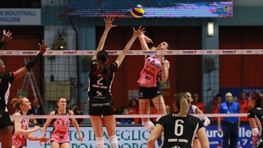 Volley: Coppa Cev, Pomì remuntada sfiorata, in finale va la UYBA