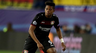 Un pugile cerca vendetta e filma la caccia all'uomo: paura per Bailey del Leverkusen