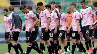 Palermo, i tifosi infuriati: «Siete immondizia»