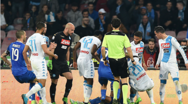 Napoli-Juventus, la simulazione di Cuadrado fa scoppiare la rissa