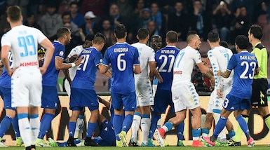 Napoli-Juventus, non solo Higuain: sui social è bufera fair play