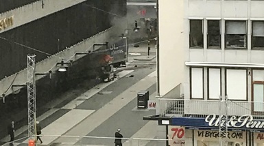 Attentato a Stoccolma: camion sulla folla
