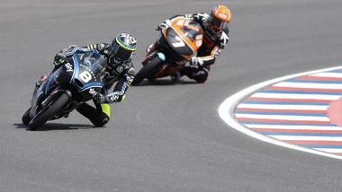 Moto3, Argentina: McPhee prende la pole, Bulega è secondo