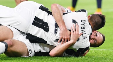 Serie A, Juventus-Chievo 2-0: doppietta Higuain, ora testa al Barcellona