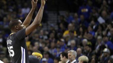NBA, Charlotte dice addio ai playoff. I Warriors vincono ancora