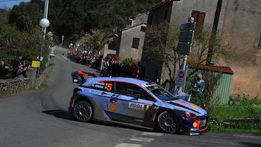 Rally di Francia: vince Neuville, Ogier secondo