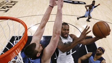 Leonard travolge Memphis, anche Cavs sul 2-0