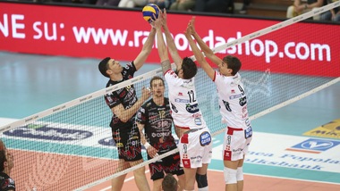 Volley: Superlega, Trento formidabile in casa, raggiunta la Lube in finale