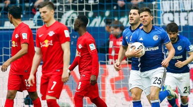 Bundesliga, Huntelaar fa un favore ad Ancelotti: fermato il Lipsia