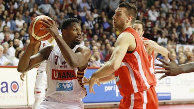 Ejim piega Varese, Brescia travolta a Trento