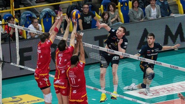 Volley: Play Off 5° posto: Ravenna sgambetta Verona ed è in finale