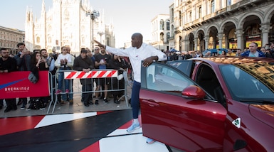 Carl Lewis e la Giulia Quadrifoglio invadono Piazza del Duomo