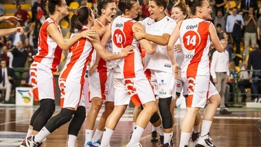 Femminile: Dotto piega Schio, ora match-point Lucca