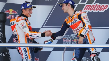 MotoGp, Marquez e Pedrosa supereroi contro il bullismo