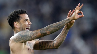 Calciomercato Juventus: «Il Tottenham tenta Dani Alves con un triennale»