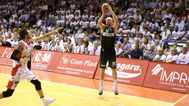 Leunen elimina la Reggiana, va avanti Avellino