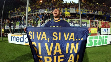 Il Verona torna in serie A, al via la festa