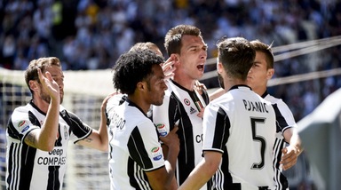 Serie A, Juventus-Crotone 3-0: tris scudetto, Allegri nella leggenda