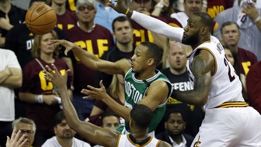 Bradley gela Cleveland, Boston non muore mai