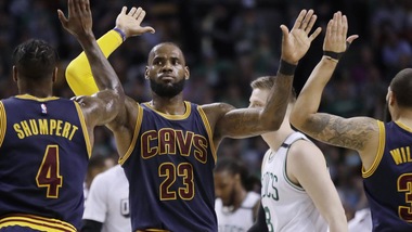 NBA, LeBron James suona la carica: "Possiamo vincere ancora"
