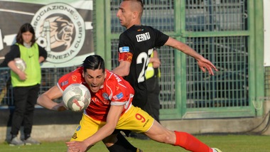 Calciomercato Venezia, Cernuto firma fino al 2019