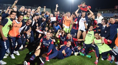 Crotone, tifosi in pellegrinaggio nell'anniversario della morte di Rino Gaetano