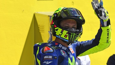 MotoGp, Rossi: «Che dolore al braccio, ma va già meglio»