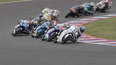 Moto3 Mugello, penalità per Martin e McPhee è in pole