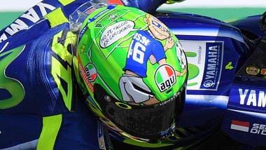 MotoGp Mugello, Rossi col casco dedicato a Totti e Hayden