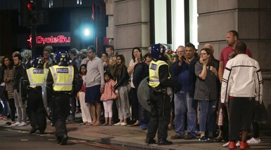 Terrore e sangue a Londra, furgone sulla folla: sette morti