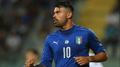 La baby Italia abbraccia Petagna: «Sogno un compleanno Europeo»