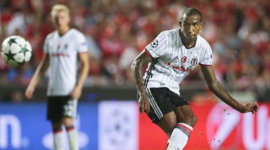 Talisca vicino al Manchester United: «Mourinho mi ama»