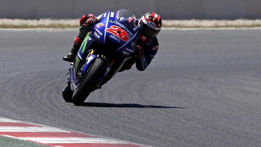 MotoGp, Assen: Viñales balza in testa, sesto tempo per Rossi