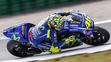 MotoGp Olanda, Viñales è il più veloce. Sesto tempo per Rossi