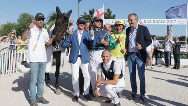 Vivid Wise As nella sua Napoli