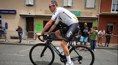 Tour de France: Aru perde la maglia gialla, Froome leader