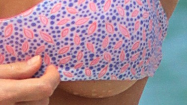 Joy Corrigan, incidente sexy in spiaggia a Miami