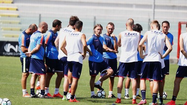 Calciomercato Crotone, Mbaye alla Viterbese, Riggio al Catanzaro