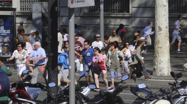 Dramma a Barcellona: furgone contro la folla