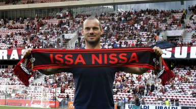 Ligue 1, il Nizza scopre Sneijder e si rialza: 2-0 al Guingamp, 25 minuti per Balotelli